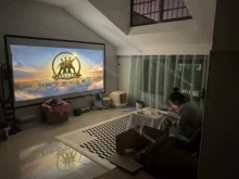 Facile installazione, display  - Home Cinema Wall Lights recensione e prezzo